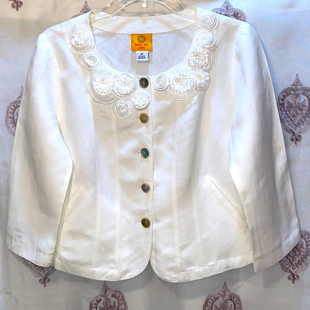 WHITE LINEN/RAYON CROP JACKET SCOOP NECK SATIN FLOWERS SZ 6P